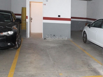 Ático con 3 habitaciones con parking, calefacción y aire acondicionado en Sevilla