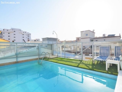 ático dúplex en el centro de Fuengirola con piscina privada y garaje