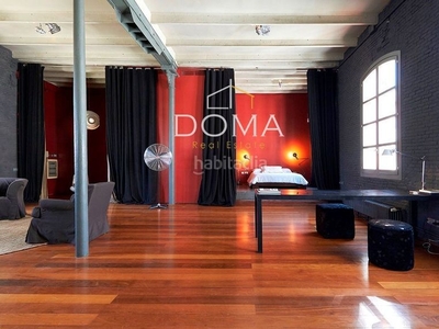 Ático loft de diseño de altas calidades en venta, 2 dormitorios, 2 baños y terraza en Barcelona