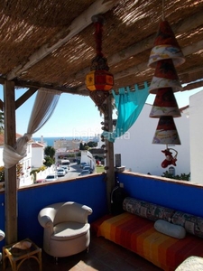 Casa adosada casa de pueblo muy individual de 160 m2 de 3 dormitorios y 2 baños situada a tan solo 5 minutos a pie de la playa de carihue en Torremolinos