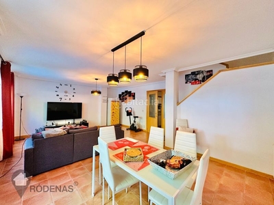 Casa adosada con 4 habitaciones con piscina, calefacción y aire acondicionado en Aranjuez