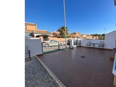 CASA ADOSADA EN TORREVIEJA