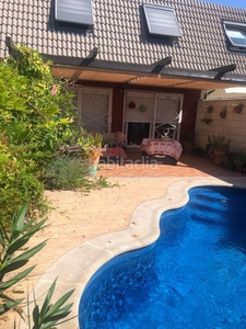 Casa adosada vivienda adosada con piscina de agua salada en excelente estado en la urbanización señorío . en Illescas