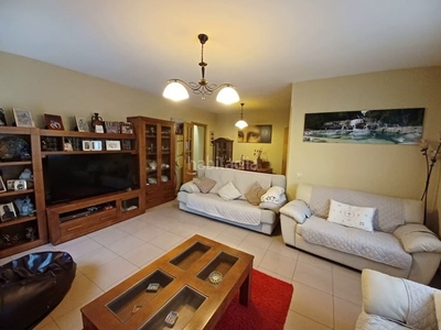 Casa cómoda y amplia vivienda en perfecto estado, con amplia piscina y parcela totalmente acondicionada. en Illescas