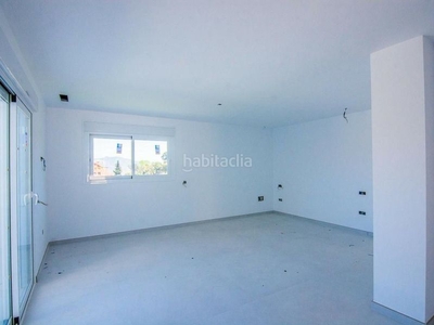 Casa con 4 habitaciones con parking, piscina, aire acondicionado, jardín y vistas al mar en Marbella