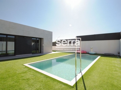 Casa con 4 habitaciones con parking, piscina, calefacción, aire acondicionado y jardín en Castellví de la Marca