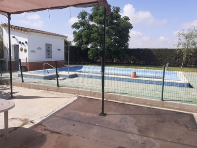 Casa con 4 habitaciones con piscina en Puebla del Río (La)