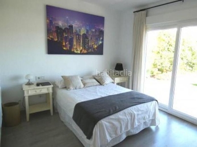 Casa con 5 habitaciones amueblada con parking, aire acondicionado y jardín en Marbella