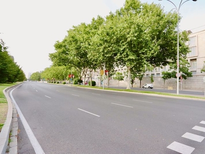 Casa con 6 habitaciones con parking, calefacción y aire acondicionado en Madrid