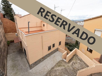 Casa con terraza de 50 m2 en la localidad de Montcada i Reixac!! Venta Terra Nostra Font Pudenta