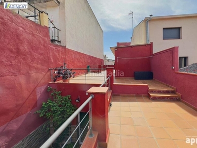 Casa creu de barbera, reformada con patio y terraza en Sabadell