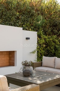 Casa elegante villa, recién reformada, cómodamente ubicada en un complejo cerrado en la zona privilegiada de nueva andalucía. en Marbella