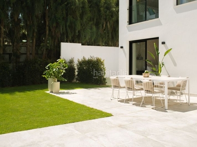 Casa esta hermosa villa a estrenar en la zona de nueva andalucía ofrece una vida elegante en el corazón de este prestigioso residencial. en Marbella
