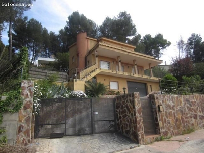 Casa independiente en venta de 4 habitaciones en Olivella