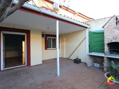 Casa pareada con 3 habitaciones con parking, piscina, calefacción y aire acondicionado en Cabañas de la Sagra