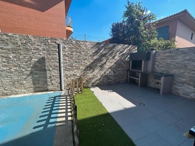 Casa pareada ref. 254. marinar inmobiliaria os presenta un magnífico chalet pareado con piscina en Seseña