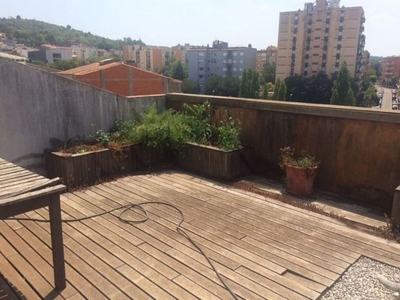 Dúplex en alquiler en Centre - Girona de 2 habitaciones con terraza y garaje