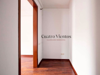 Piso alto con tres habitaciones en la calle sepúlveda, en venta en Barcelona