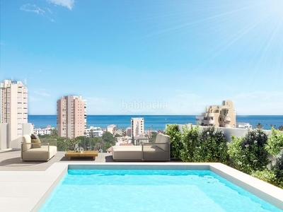 Piso apartamento con vistas frontales al mar y piscina privada . esta vivienda de 1 dormitorios con calidades de lujo se ubica a solo 3 minutos de la playa y rodeado de todos los servicios en playamar/ en Torremolinos