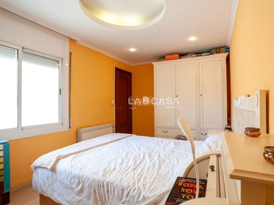 Piso con 2 habitaciones amueblado con calefacción y aire acondicionado en Hospitalet de Llobregat (L´)