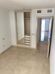 Piso con 2 habitaciones con ascensor y parking en Fuengirola