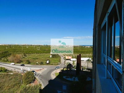 Piso con 3 habitaciones amueblado con ascensor, aire acondicionado, vistas al mar y vistas a la montaña en Oliva