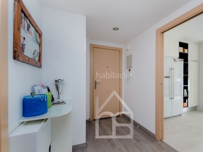Piso con 3 habitaciones con ascensor, calefacción y aire acondicionado en Cornellà de Llobregat