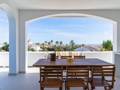 Piso con 4 habitaciones amueblado con parking, calefacción, aire acondicionado y vistas a la montaña en Marbella