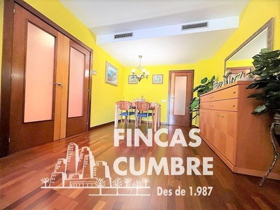 Piso con 4 habitaciones con ascensor, aire acondicionado y vistas a la montaña en Barcelona