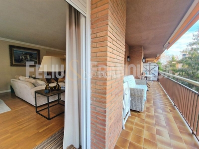 Piso con 4 habitaciones con ascensor, parking y calefacción en Sant Cugat del Vallès