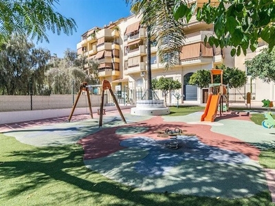 Piso en calle spengler perfecta para familia con hijos. en Málaga