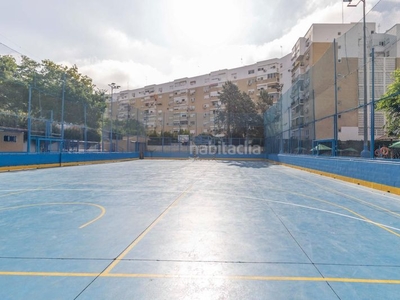 Piso en urbanizacion con piscina a la venta en santa aurelia en Sevilla