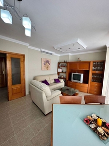 Piso en venta en Melilla de 4 habitaciones con garaje y aire acondicionado