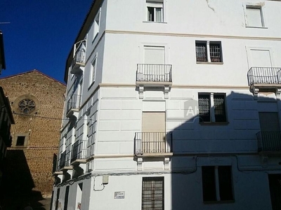 Piso en venta en Plasencia de 6 habitaciones con terraza