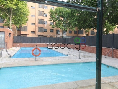 Piso en venta en Yebes - Valdeluz de 3 habitaciones con piscina y garaje
