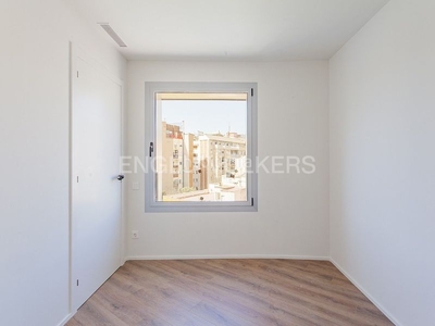 Piso luminoso piso de obra nueva en gràcia en La Salut Barcelona