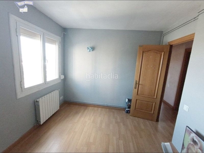 Piso oportunidad! piso de 4 habitaciones con amplio comedor y balcón zona sol i padris en Sabadell