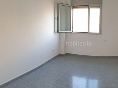 Piso ¡tu nuevo hogar vpo ! luminoso piso de 3 habitaciones con ascensor, placas solares y plaza en Sevilla