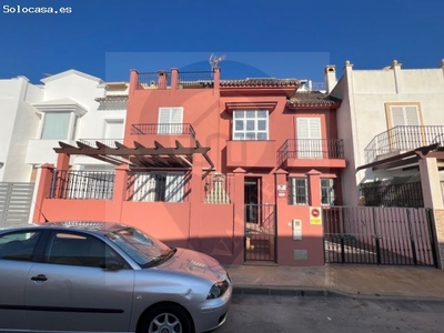 PRECIOSA CASA ADOSADA EN PIZARRA, JUNTO AL CAMPO DE FUTBOL