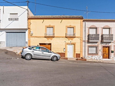 Venta Casa adosada en C. Almanzor Berja. Plaza de aparcamiento 213 m²