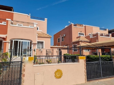 Venta Casa adosada en Almendro Los Montesinos. Con terraza 90 m²