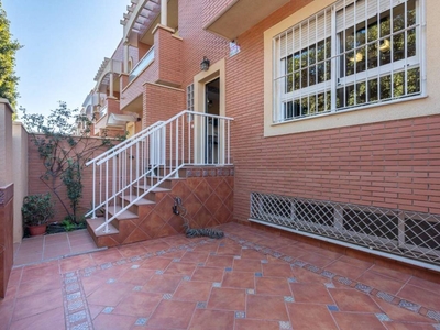 Venta Casa adosada en Avenida Torrecardenas 182 Almería. Con terraza 230 m²