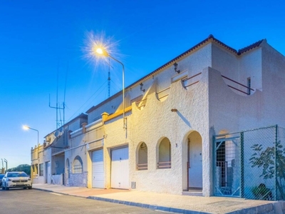 Venta Casa adosada en Baluma (alq) Almería. Con terraza 137 m²