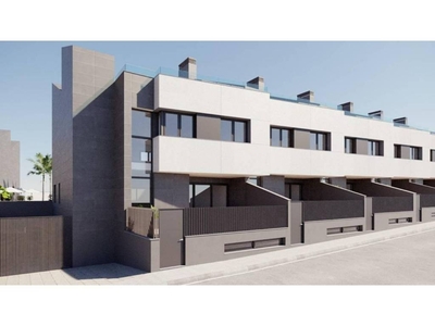 Venta Casa adosada en Calle C. de la Luz Murcia. Nueva con terraza 393 m²