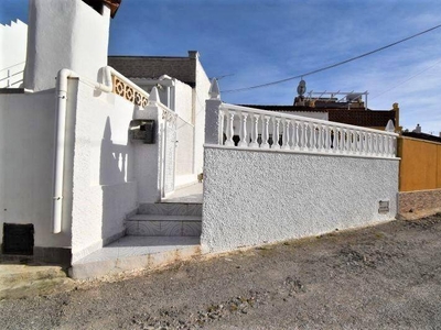 Venta Casa adosada en Calle de Paco Camino Torrevieja. Con terraza 44 m²