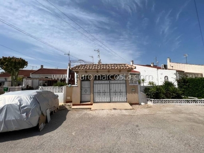 Venta Casa adosada en Calle Jose Gomez el Estudiante Torrevieja. Buen estado con terraza 45 m²