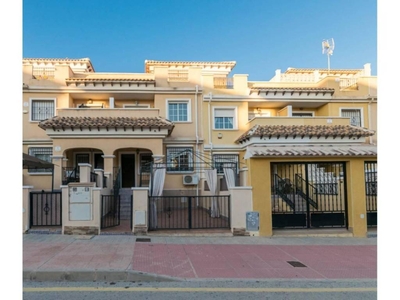 Venta Casa adosada en Calle Lanzarote 110 Torrevieja. Buen estado con terraza 93 m²