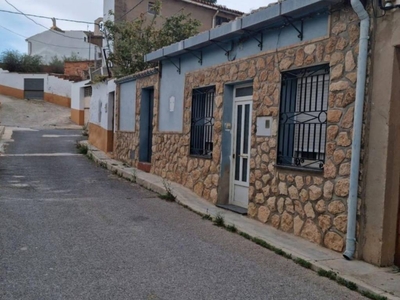 Venta Casa adosada en Calle San Roque Caudete. A reformar 120 m²