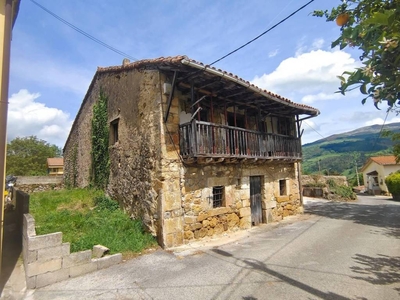 Venta Casa adosada en Calle SAN VICENTE Corvera de Toranzo. A reformar 246 m²