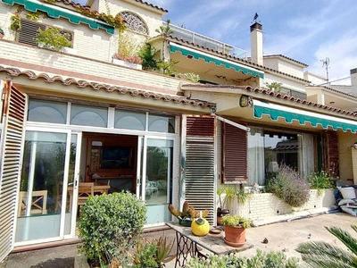 Venta Casa adosada en can sans Sant Andreu de Llavaneres. Buen estado plaza de aparcamiento con balcón calefacción individual 365 m²